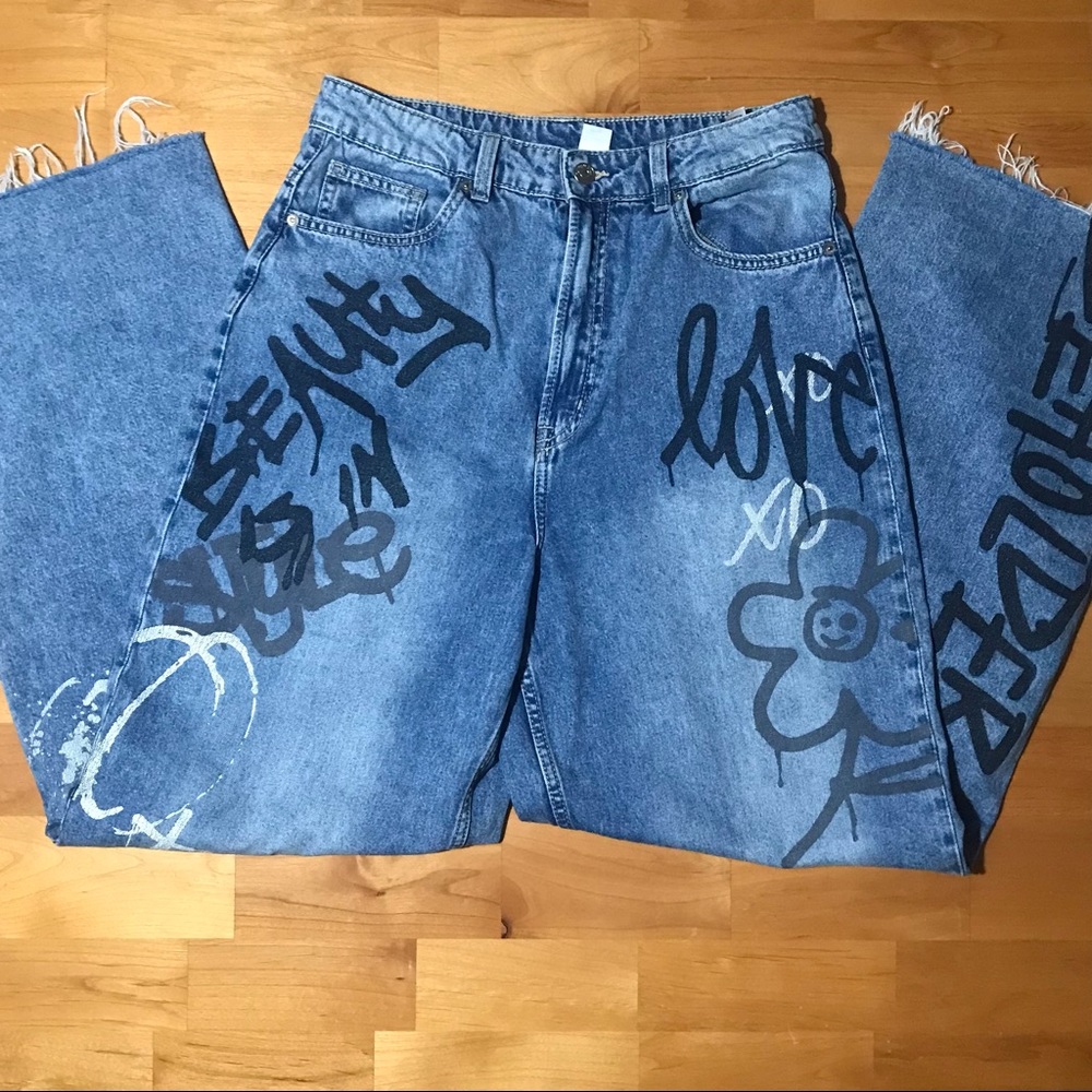 COPY - H&M DIVIDED high waisted graphiti wide leg jeans EUC SZ 8